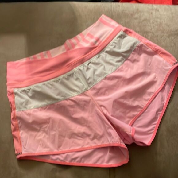 Rare Lululemon Run Pace Short Pink EUC in Size 4 - Picture 3 of 5